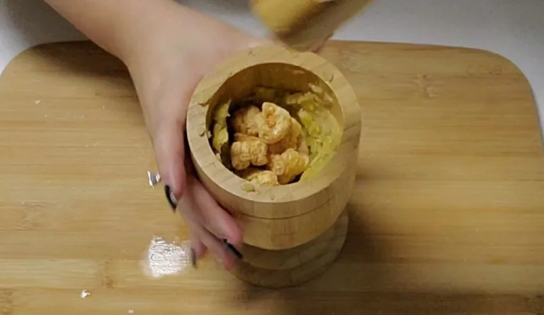 Making Mofogo in a wooden mortar