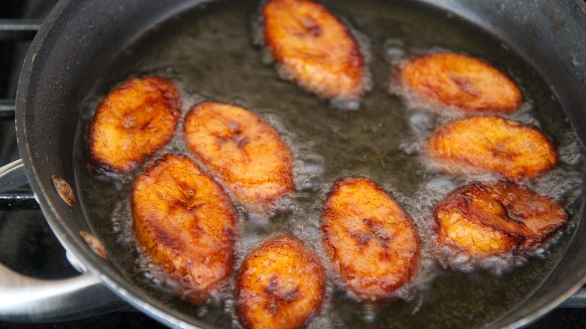 Fry the Plantains inoil