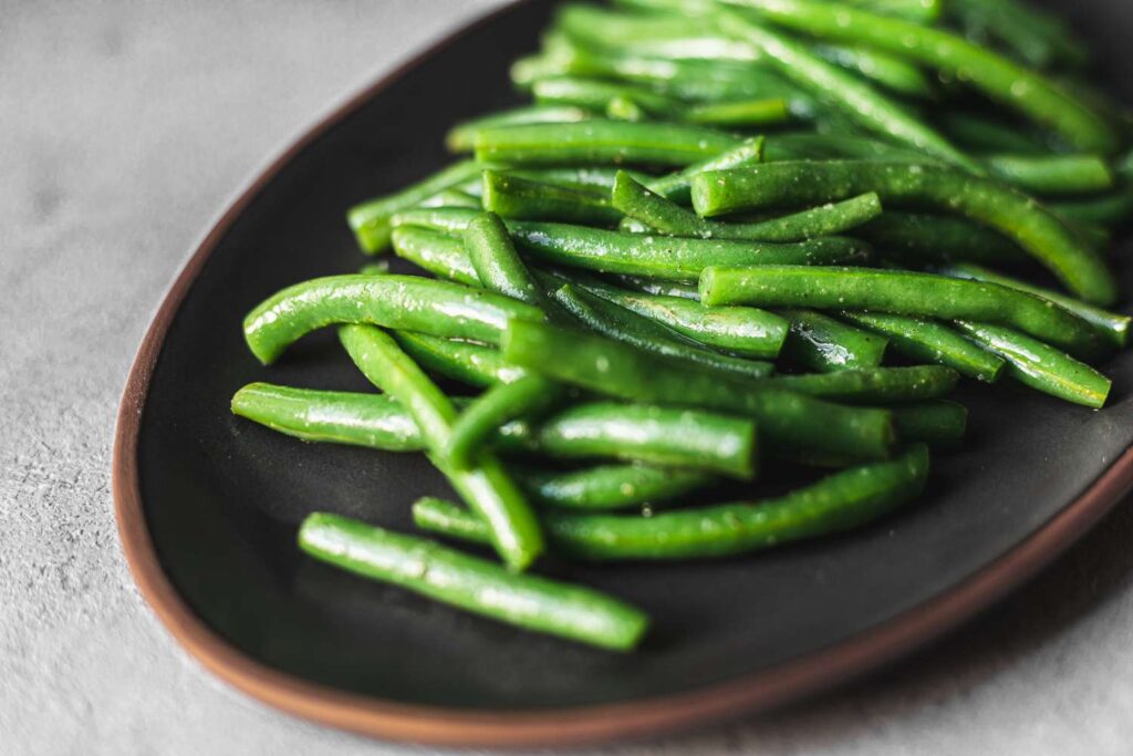 JERK CHICKEN VEGETABLE SIDES: Steamed green beans