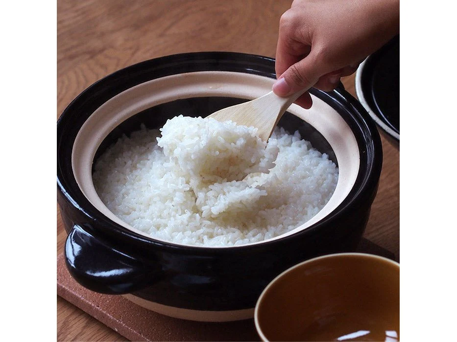 Choose a pot to cook rice with a thick bottom to prevent burning and ensure even heat distribution.