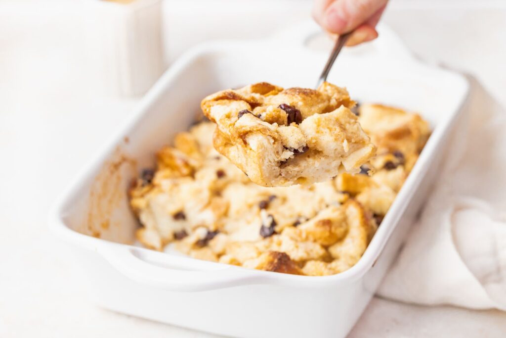 2. Pudin de Pan (Caribbean Bread Pudding)