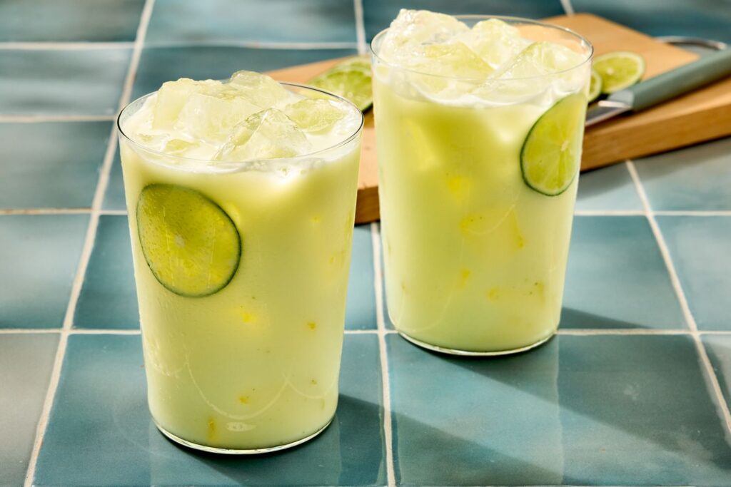 LIMONADA CASERA: HOMEMADE LEMONADE