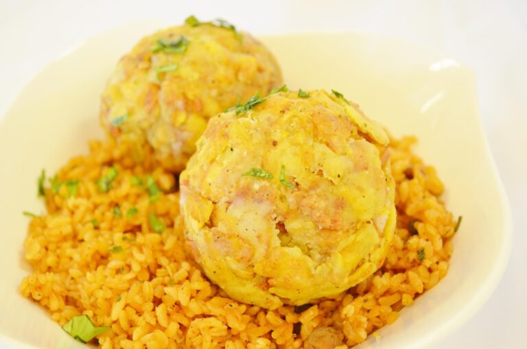 What Makes Arroz con Gandules y Mofongo the Heart of Caribbean Cuisine?