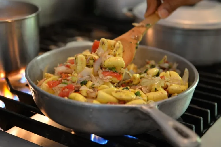 How do you cook ackee and saltfish Jamaican style?