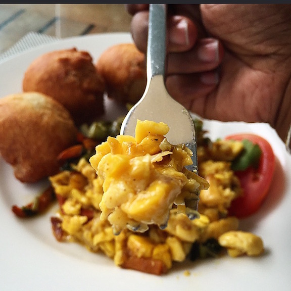 What do ackee and saltfish taste like?