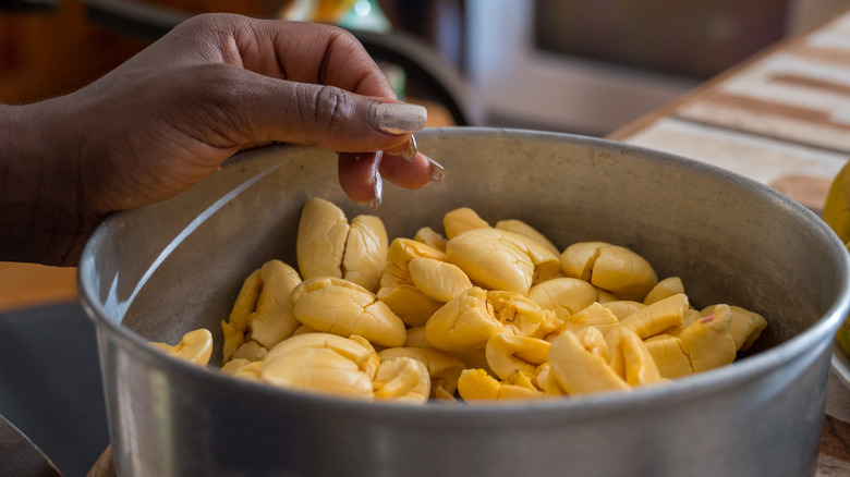 PREPARING ACKEE FOR CONSUMPTION