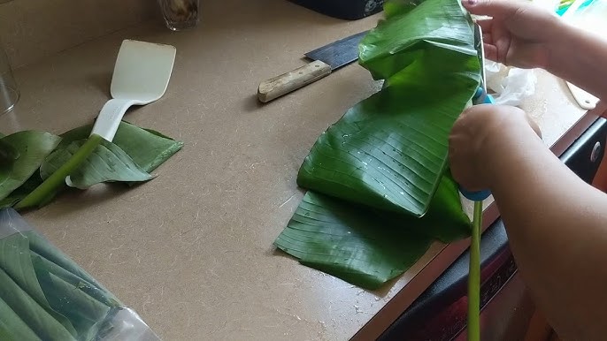 Prepping Banana Leaves: Tips for Cleaning and Softening